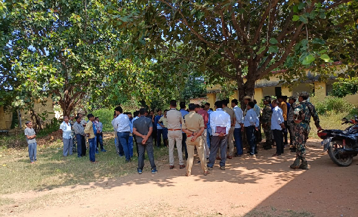 बसना : रोड़ नहीं बनने से नाराज ग्रामीणों ने किया चुनाव बहिष्क... - CG Sandesh