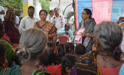 बसना : देवेन्द्र बहादुर के चुनाव प्रचार में अरेकेल पहुंची पु... - CG Sandesh