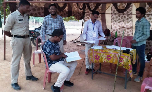 महासमुंद : व्यय प्रेक्षक राउतकर ने जांच चौकी रायतुम का किया ... - CG Sandesh