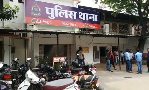स्कूली छात्रों ने एप के जरिये छात्राओं की अश्लील तस्वीर बनाई, मामला उजागर हुआ तो मच गया बवाल, थाने में हुई शिकायत