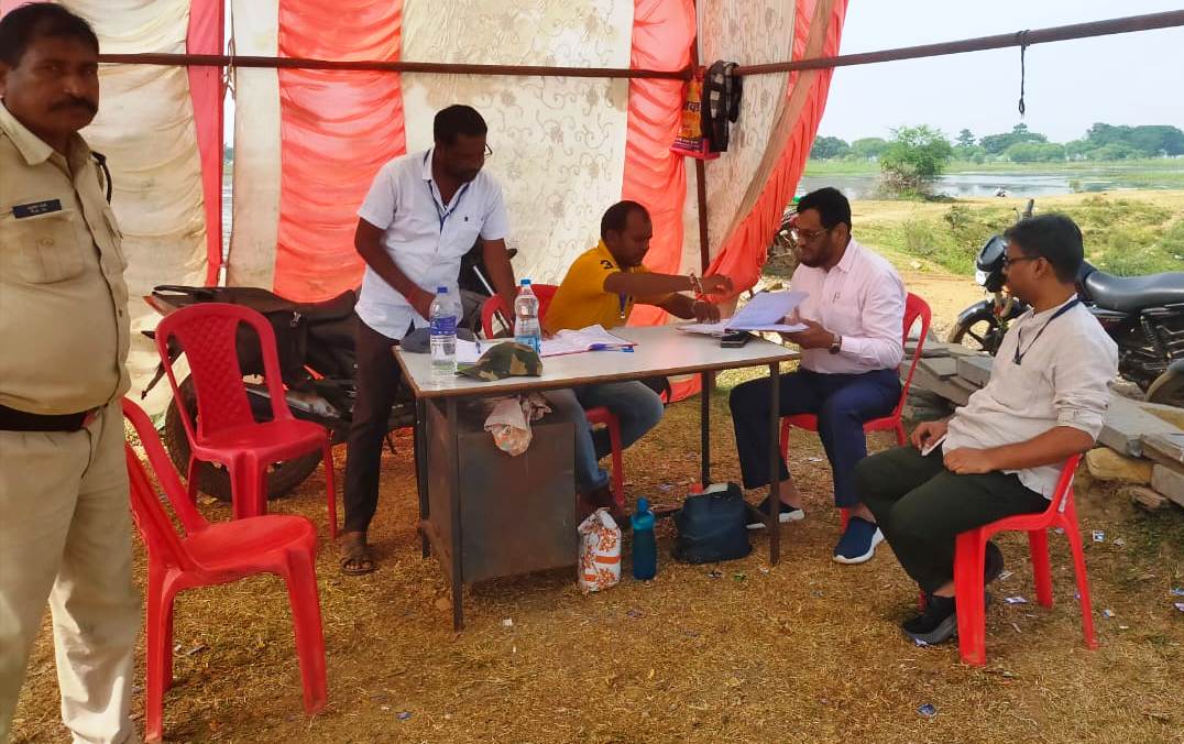 महासमुंद : जांच प्रक्रिया के दौरान आम जन को असुविधा न हो -  ... - CG Sandesh