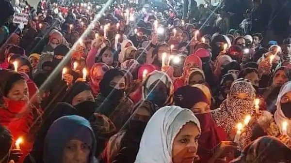 आशियाना बचाने जुटे लोग, देर रात तक चला अनशन और दुआओं का दौर,... - CG Sandesh