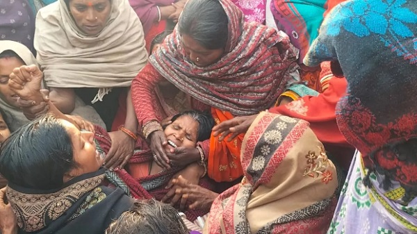 लापता बच्चे की गला रेतकर हत्या, पड़ोसी की छत पर खून से लथपथ ... - CG Sandesh