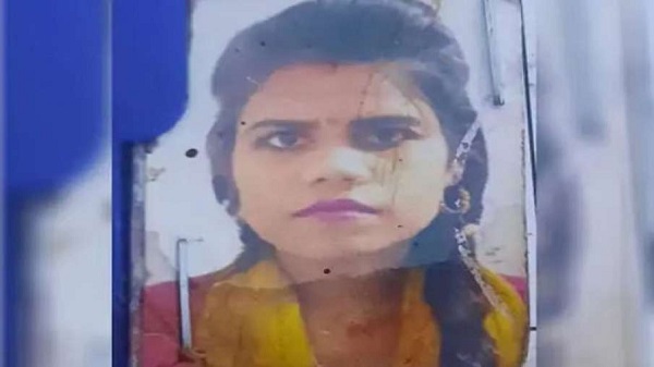 पत्नी की हत्या के बाद शव को कमरे में बंद कर फरार हुआ पति, बद... - CG Sandesh