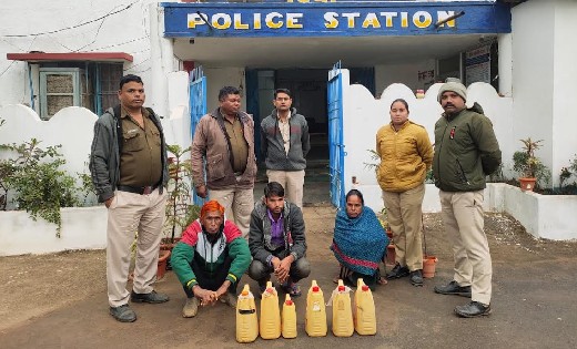 पटेवा : 23 लीटर महुआ शराब के साथ ग्राम पचरी के 3 व्यक्तियो क... - CG Sandesh