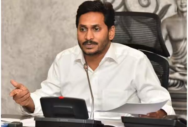 बसना : लोहे का धारदार हथियार लहराते एक गिरफ्तार - CG Sandesh