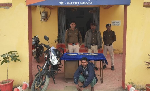 बसना : रिटायर्ड शिक्षक से उठाईगिरी करने वाले 2 आरोपी गिरफ्ता... - CG Sandesh