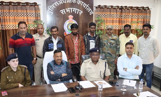 बसना : लग्जरी कार में अवैध मादक पदार्थ गांजा की तस्करी करते ... - CG Sandesh