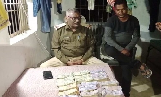 चेक पोस्ट में व्यापारी से 4 लाख जब्त - CG Sandesh