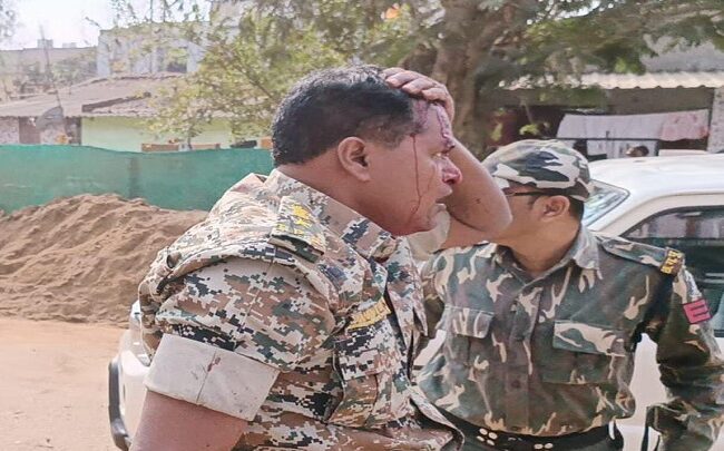 BREAKING  : दो वर्गों के बीच धर्मांतरण को लेकर मारपीट, पथराव... - CG Sandesh