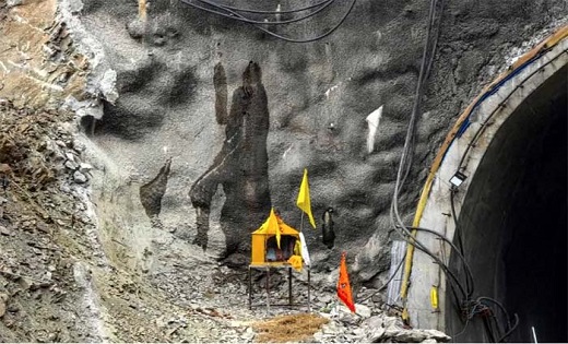 सुरंग के बाहर आखिर ये कैसी आकृति, जिसे देख कर दंग रह गए लोग - CG Sandesh
