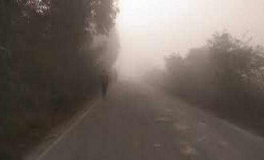 कंबल और चादर की बढ़ी मांग ; मौसम ने बदली करवट, पड़ रही कड़ाके की ठंड