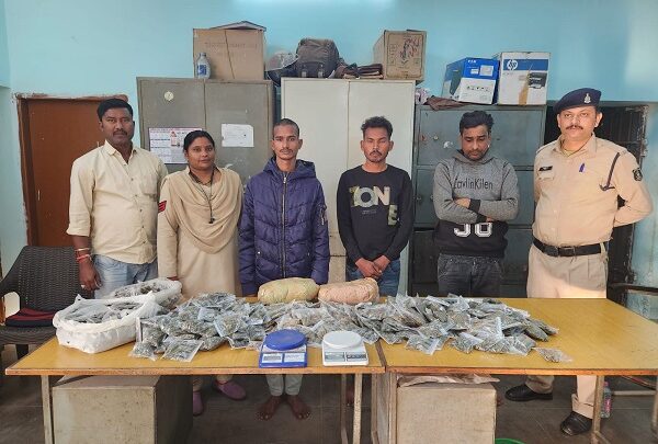 रायपुर : 5 किलो गांजा के साथ तीन गिरफ्तार - CG Sandesh