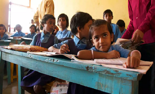 CG News : कलेक्टर ने 3 पालियों में क्लास लेने के दिए निर्देश , स्कूल खुलने के समय में किया गया बदलाव, आदेश जारी…