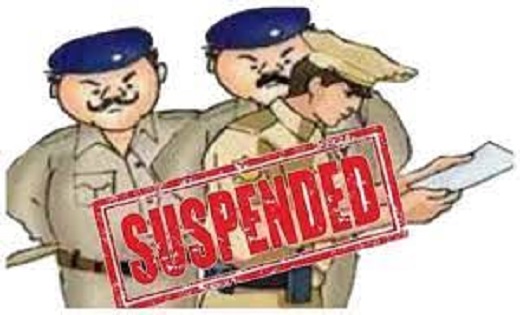 नशे में धुत्त जवानों को किया सस्पेंड : मुल्जिम पेशी की ड्यूट... - CG Sandesh