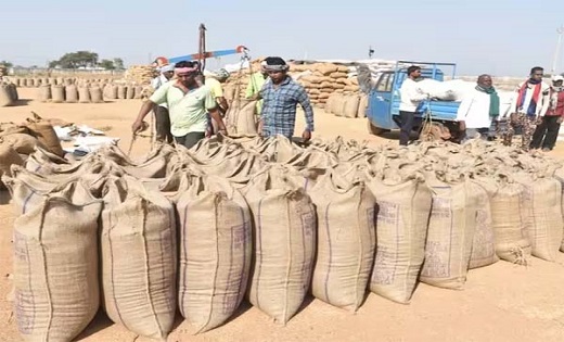 खरीदी केंद्रों में धान के उठाव नहीं होने से धान खरीदी ठप - CG Sandesh