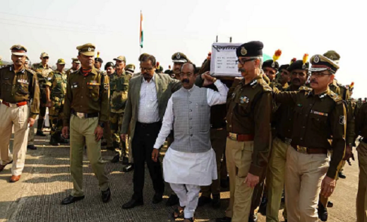 CG News : शहीद BSF जवान को डिप्टी सीएम अरुण साव ने दिया कंधा, DGP सहित कई अधिकारी रहे मौजूद…