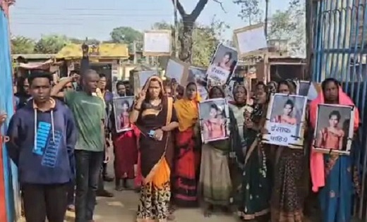 CG : पड़ोसी ने महिला की हत्या कर लाश से किया दुष्कर्म...लोगों ने की फांसी की मांग..!!