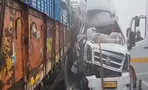 कोहरा बना काल....वाहनों के आपस में टकराने से दो की मौत...15 ... - CG Sandesh