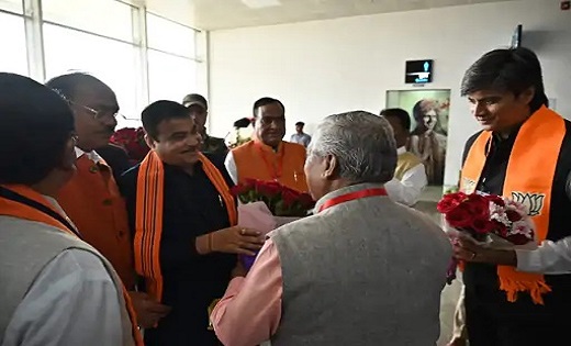 विष्णुदेव साय के शपथ ग्रहण समारोह में शामिल होने रायपुर पहुंचे अमित शाह, जेपी नड्डा और नितिन गडकरी, कार्यकर्ताओं ने ढोल-नगाड़ों से किया स्वागत