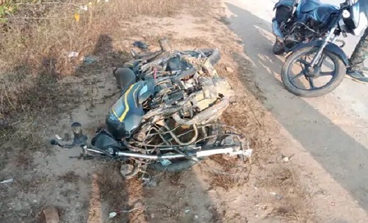 छत्तीसगढ़ : ट्रक ने बाइक सवार दो नाबालिगों को रौंदा...दोनों क... - CG Sandesh