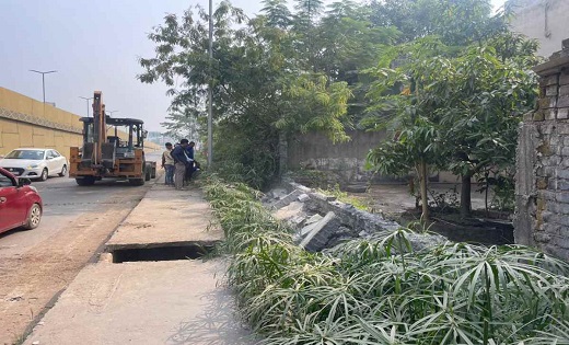 RAIPUR NEWS: अवैध कब्जा पर फिर चला निगम का बुलडोजर, कॉलोनी वासियों ने कहा- कार्रवाई करें कोई आपत्ति नहीं है, लेकिन हमें सुरक्षा दें…