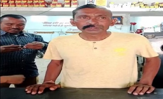 शर्त हारने के बाद भाजपा कार्यकर्ता ने मुंडवाया आधा सिर और मू... - CG Sandesh