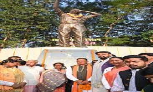 मुख्यमंत्री विष्णुदेव साय ने दिलीप सिंह जूदेव की प्रतिमा का किया माल्यार्पण..