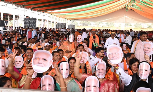 मोदी मय हुआ शपथ ग्रहण स्थल, महतारी वंदन योजना के लिए महिलाओं ने अनोखे तरीके से पीएम का जताया आभार