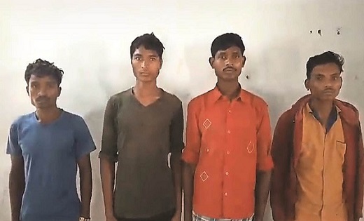 CG NEWS : पुलिस ने दो इनामी समेत चार नक्सलियों को किया गिरफ्तार, वाहनों में आगजनी की घटना में थे शामिल
