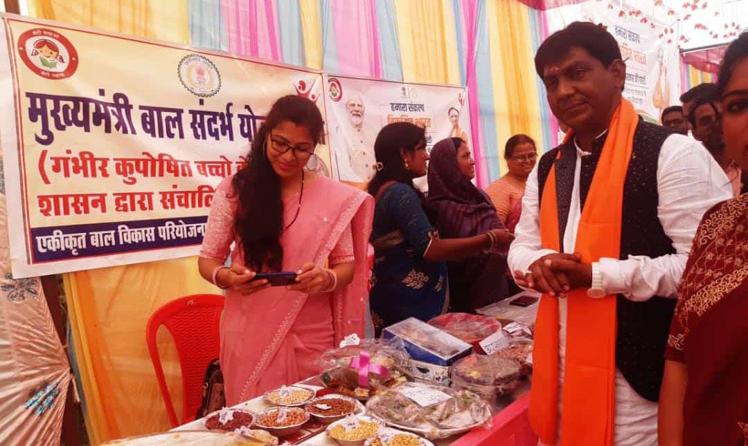 महासमुंद के ग्राम परसदा पहुंची विकसित भारत संकल्प यात्रा - CG Sandesh