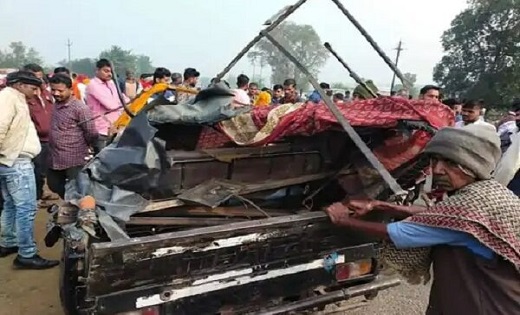 तेज रफ्तार हाईवा और ऑटो में जोरदार टक्कर, 4 लोगों की मौत - CG Sandesh