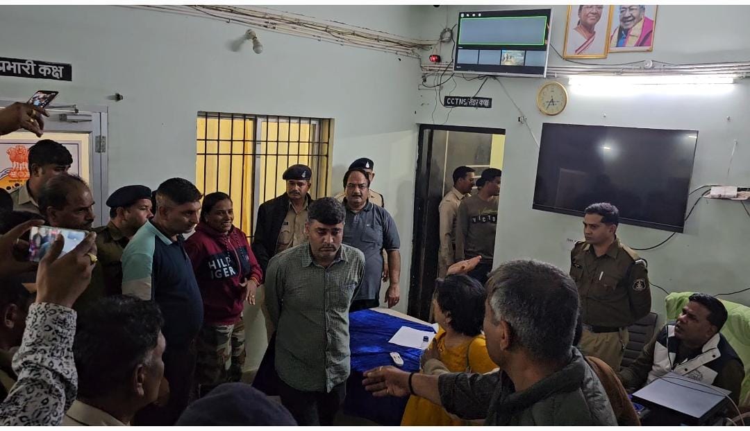 बसना : अन्य लड़कियो के साथ थे संबंध, पत्नी ने की आत्महत्या, थाने में हंगामे के बाद दर्ज हुआ मामला