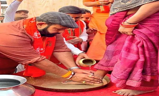 सैकड़ों लोगों ने की घर वापसी, प्रबल प्रताप ने पैर धोकर किया स... - CG Sandesh