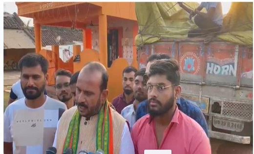 डीएपी की कालाबाजारी को लेकर किसान नेता योगेश तिवारी ने दोषिय... - CG Sandesh
