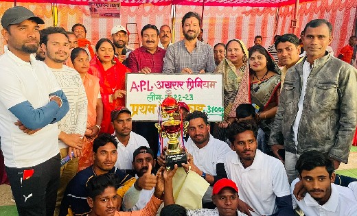 मुख्य अतिथि सागर सिंह बैस ने प्रतियोगिता का प्रथम पुरस्कार अ... - CG Sandesh