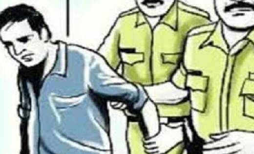 बसना : पिरदा रोड़ किनारे शराब बिक्री की फिराक में खड़ा युवक पक... - CG Sandesh