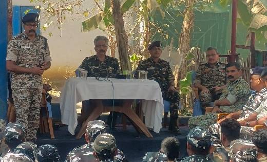 पुलिस महानिदेशक अशोक जुनेजा पहुंचे नक्सल प्रभावित क्षेत्र जग... - CG Sandesh
