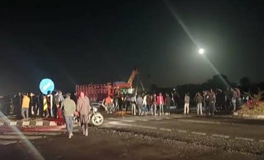 ट्रक और कार की जोरदार भिडंत, चार की मौत - CG Sandesh