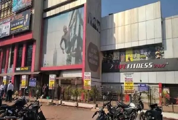 7 करोड़ रुपए बकाया जमा नहीं करने पर सिनेमा घर किया गया सील - CG Sandesh