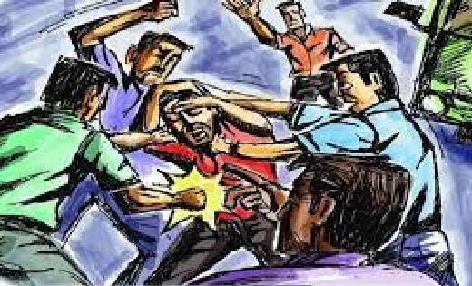 कोमाखान : खरियार रोड़ से चोरी करने आये दो चोरों की  ग्रामीणो... - CG Sandesh