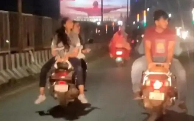 युवक-युवतियों को बीच सड़क स्कूटी पर मस्ती करना पड़ा महंगा, रा... - CG Sandesh