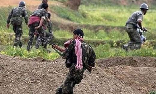 जवानों और नक्‍सलियों के बीच मुठभेड़, माओवादियों ने लगभग 40 म... - CG Sandesh