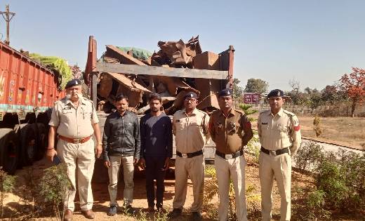  खल्लारी : रेलवे की चोरी के लोहा सामान के साथ चोर चढ़े पुलिस ... - CG Sandesh