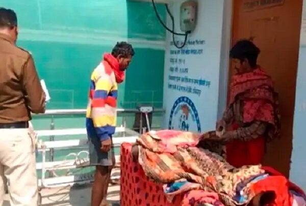 कलयुगी बेटे ने पिता की डंडे से पीट-पीटकर की हत्या, मां पर भी... - CG Sandesh