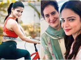 BREAKING : प्रियंका गांधी के निजी सचिव पर बिग बॉस फ़ेम अर्चना... - CG Sandesh