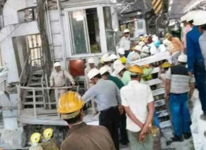 स्टील प्लांट में हादसा : रोलर में पैर फंसने से ठेका श्रमिक घ... - CG Sandesh