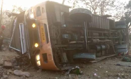  यात्रियों से भरी बस अनियंत्रित होकर पलटी, चार की मौत, 35 घा... - CG Sandesh