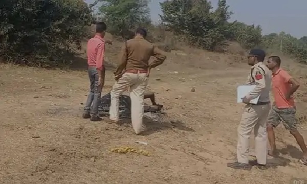 अधेड़ की हत्या कर जलाया शव, नदी किनारे मिली अधजलि लाश, आरोपि... - CG Sandesh