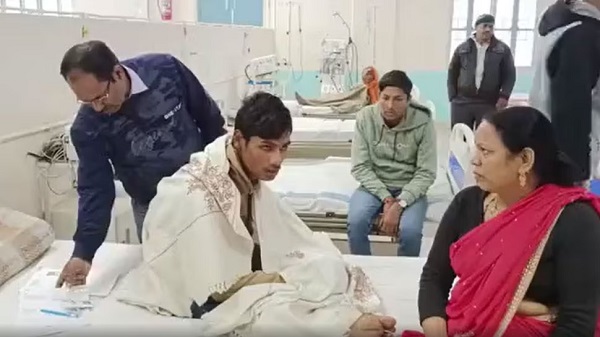 परीक्षा हॉल में 500 लड़कियों को देख हुआ कुछ ऐसा… अस्पताल पहु... - CG Sandesh